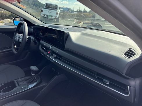 Used 2025 Kia K4 LXS image 27