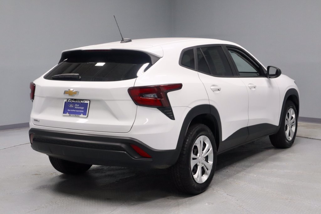 Used 2025 Chevrolet Trax LS FWD image 11