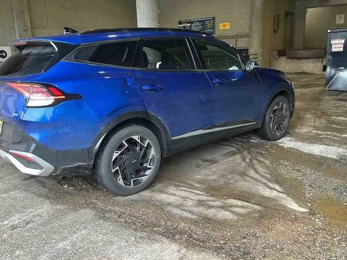 Certified 2023 Kia Sportage SX image 3