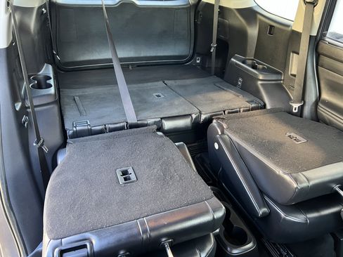 Used 2022 Toyota Highlander XLE image 23