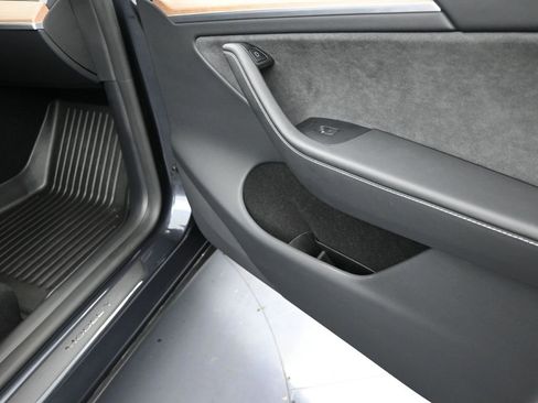 Used 2024 Tesla Model Y Long Range image 23