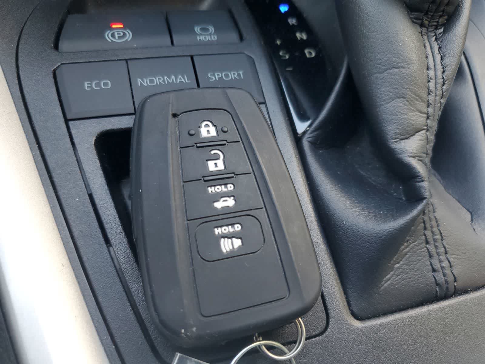 Used 2022 Toyota RAV4 Limited FWD image 26