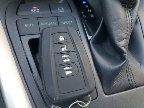 Used 2022 Toyota RAV4 Limited FWD image 26
