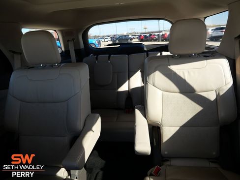 Certified 2020 Ford Explorer Platinum w/ Premium Technology Package image 24