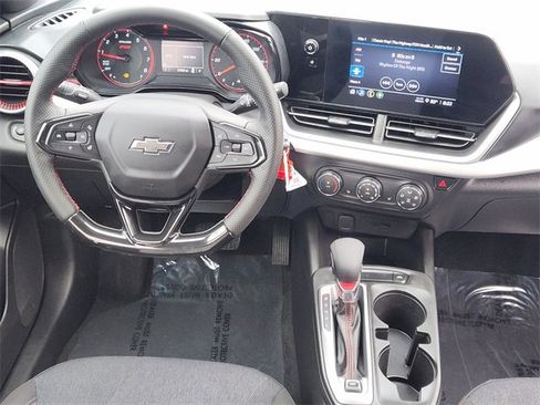 Used 2024 Chevrolet Trax RS FWD image 27