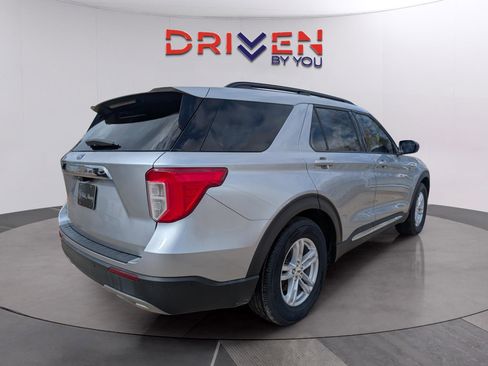 Used 2022 Ford Explorer XLT w/ Equipment Group 202A image 5