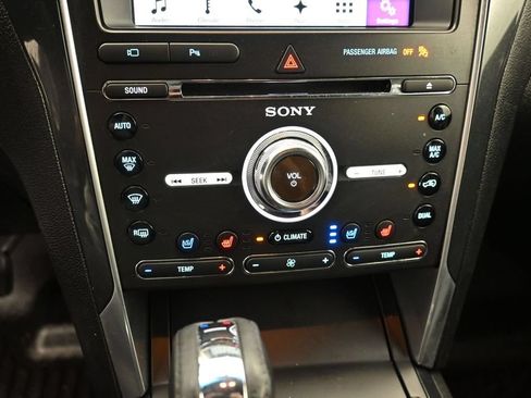 Used 2017 Ford Explorer Limited FWD image 3
