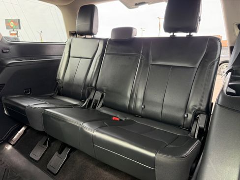 Used 2022 Ford Expedition XLT image 23