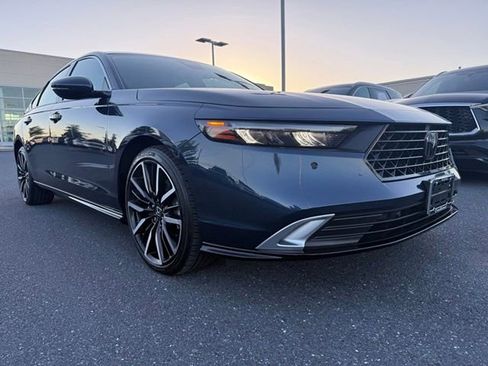 Used 2023 Honda Accord Touring image 1