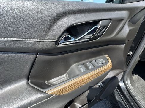 Used 2023 GMC Acadia SLE w/ Driver Convenience Package image 13