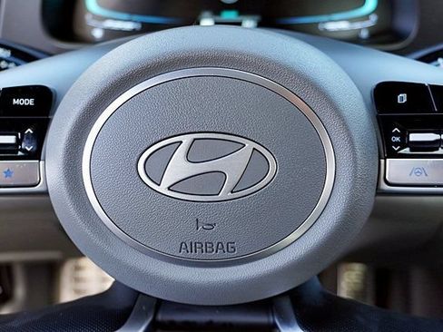 Certified 2026 Hyundai Elantra Sport FWD image 32
