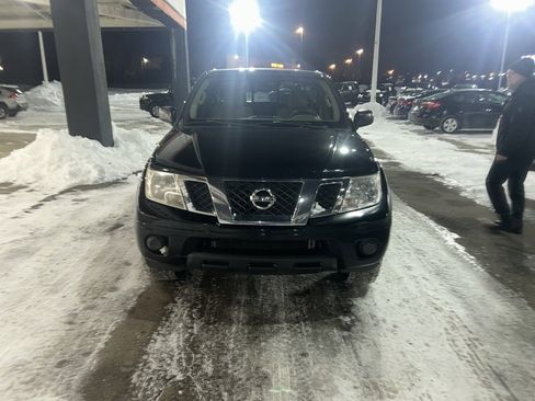 Used 2012 Nissan Frontier SV image 2