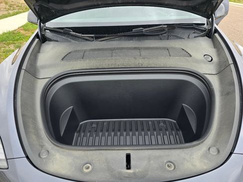 Used 2023 Tesla Model Y Long Range AWD/4WD image 30