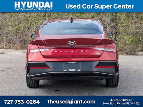 Used 2024 Hyundai Elantra Limited image 4
