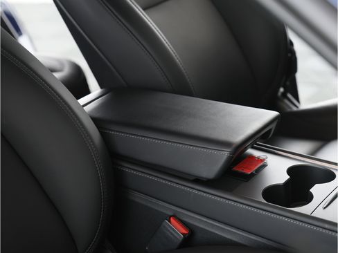 Used 2023 Tesla Model Y Performance image 38