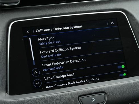 Used 2023 Cadillac XT4 Luxury w/ Cold Weather Package FWD image 35