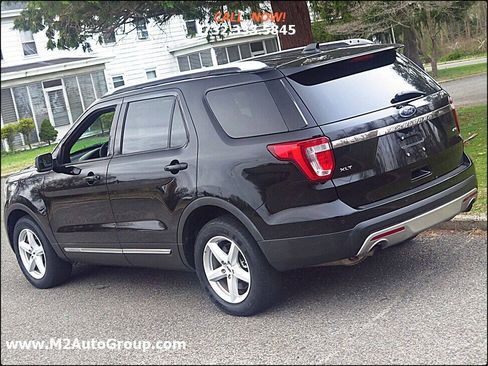 Used 2016 Ford Explorer XLT w/ Equipment Group 202A AWD/4WD image 29
