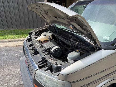 Used 2003 GMC Savana 1500 w/ Preferred Equipment Group 3 RWD image 47