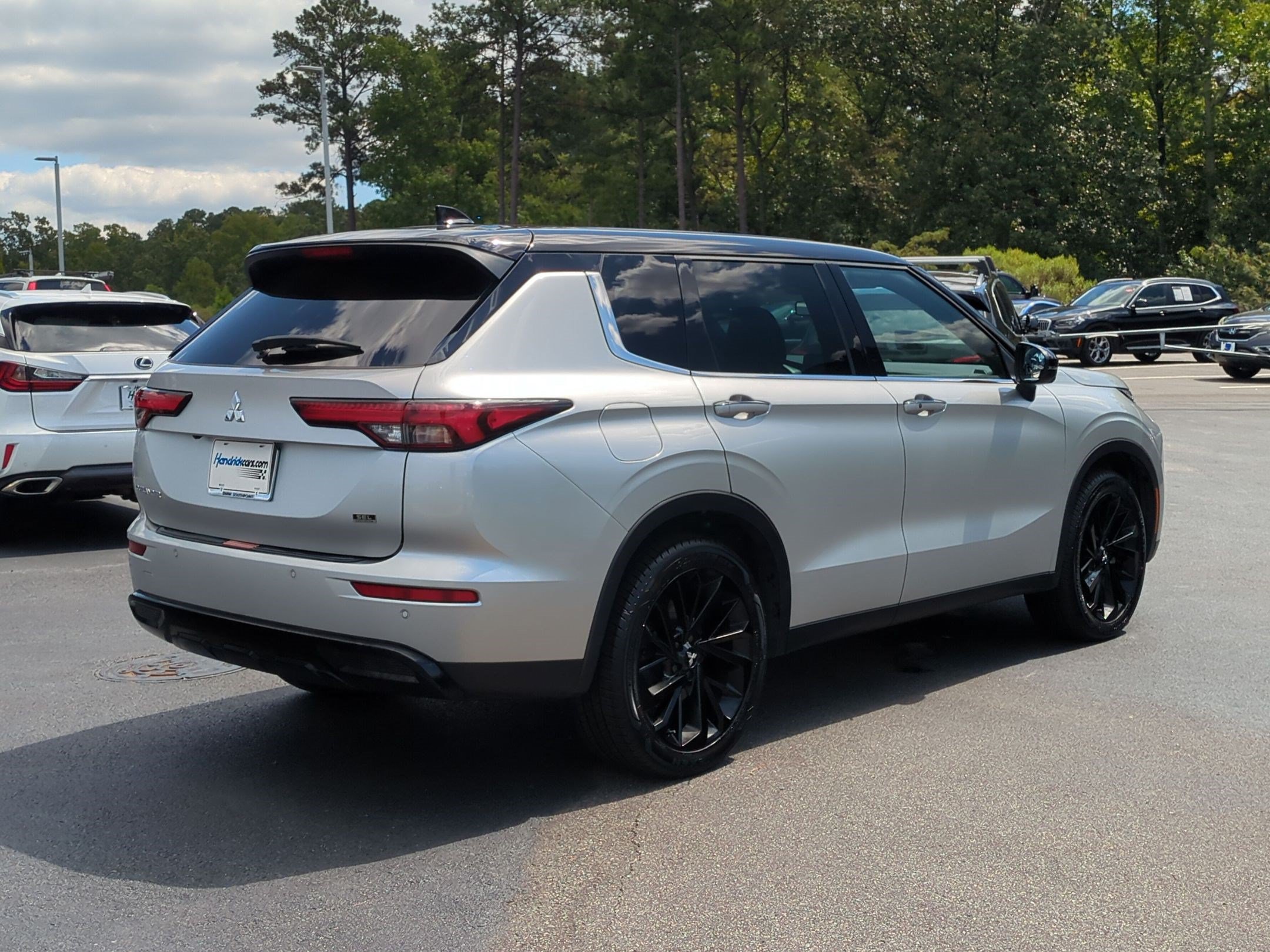 Used 2023 Mitsubishi Outlander SEL FWD image 10