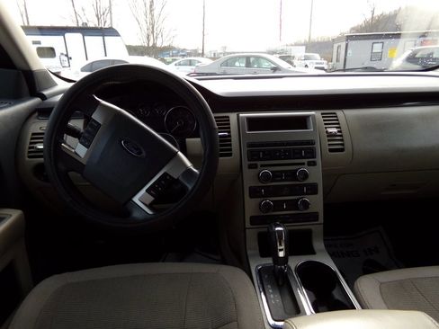 Used 2009 Ford Flex SE image 5