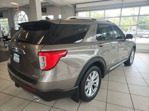 Used 2021 Ford Explorer Limited w/ Equipment Group 301A AWD/4WD image 8