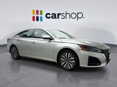 Used 2023 Nissan Altima 2.5 SV w/ SV Premium Package FWD image 7