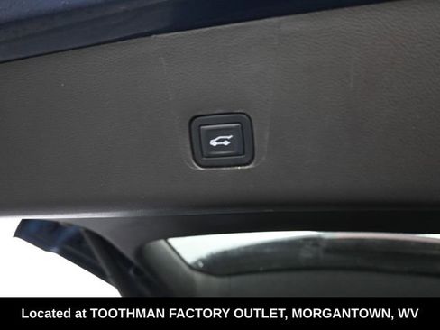 Used 2023 Chevrolet Traverse LT AWD/4WD image 7