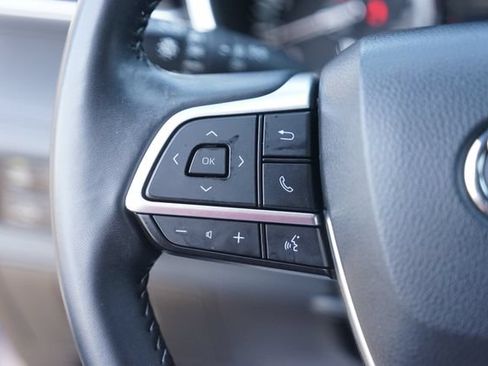 Used 2022 Toyota Highlander XSE AWD/4WD image 25
