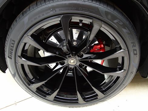 Used 2022 Lamborghini Urus image 65