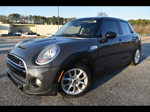 Used 2015 MINI Cooper S image 1