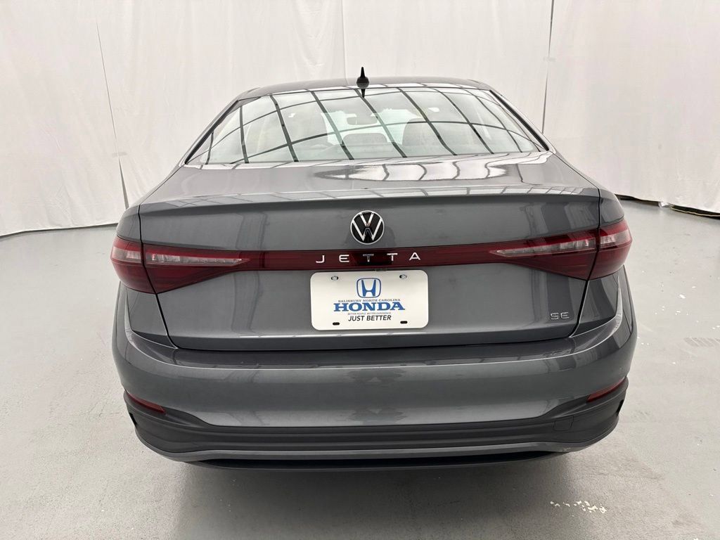 Used 2025 Volkswagen Jetta SE FWD image 7