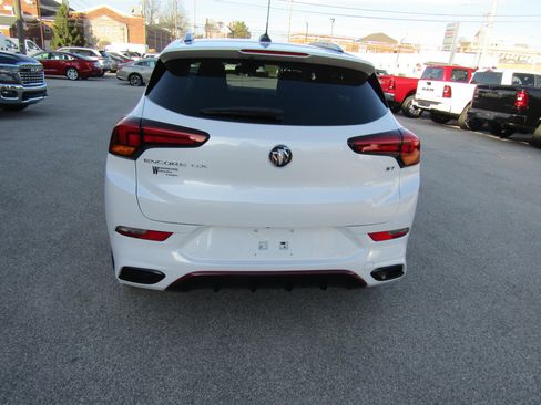 Used 2022 Buick Encore GX Preferred w/ Sport Touring Package FWD image 4