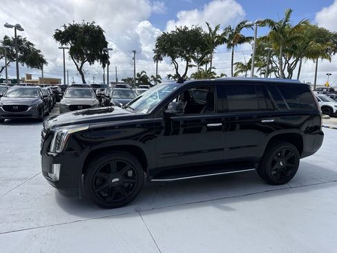 Used 2020 Cadillac Escalade Luxury AWD/4WD image 10