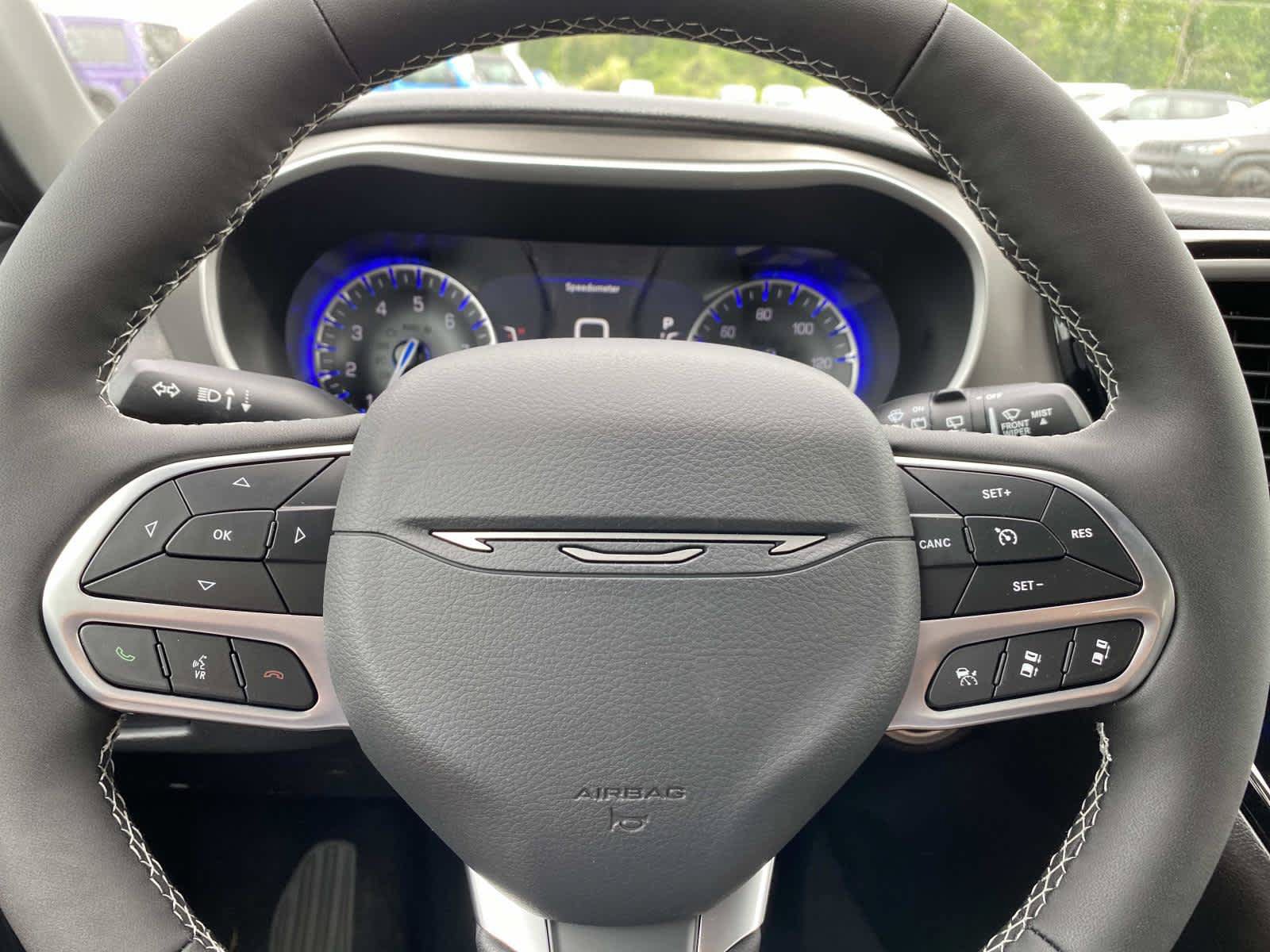 New 2027 Chrysler Pacifica Select AWD/4WD image 13