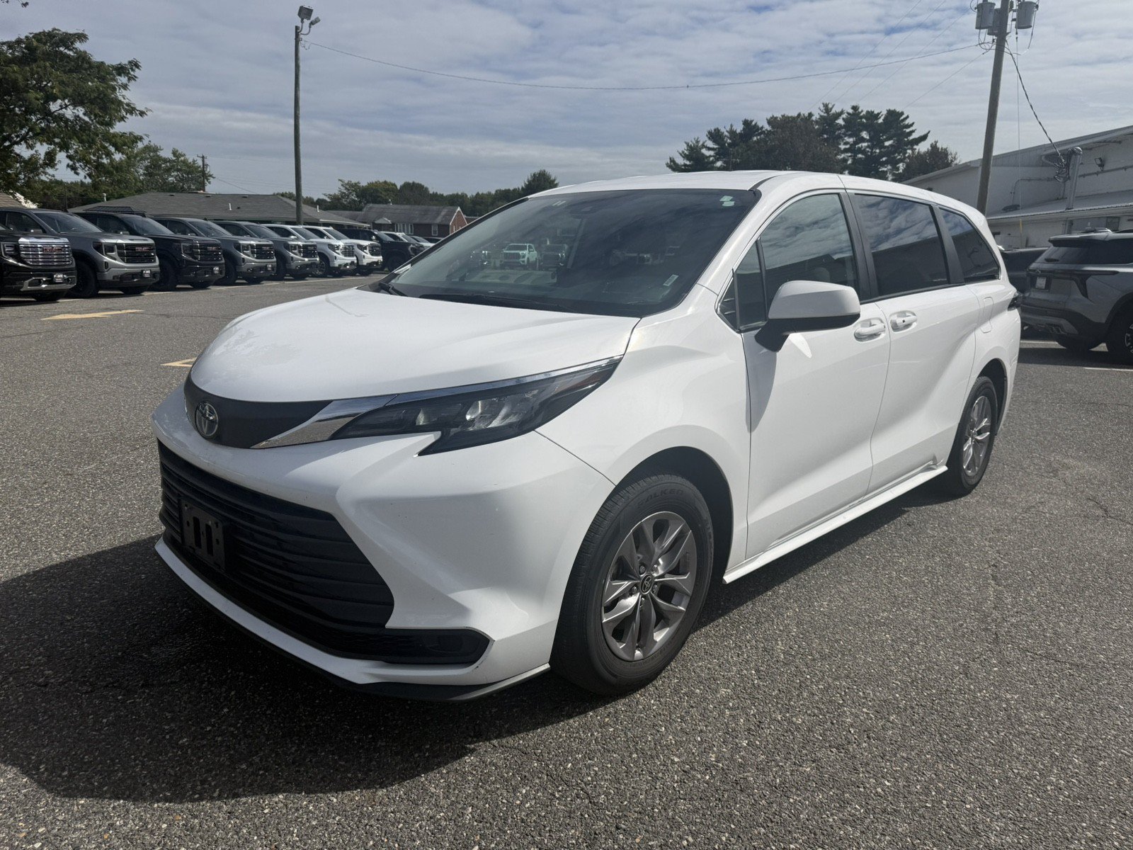 Used 2025 Toyota Sienna LE FWD image 7