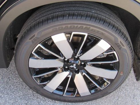 New 2025 Mitsubishi Outlander SE image 8