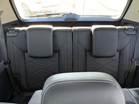 Used 2025 Volkswagen Atlas SE image 33