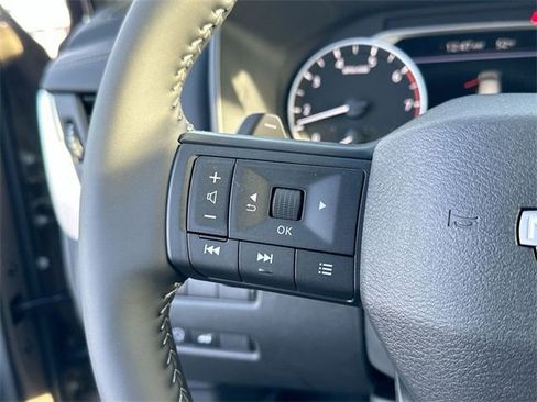 Used 2025 Nissan Rogue SV image 36