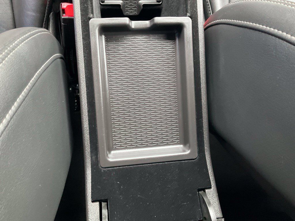 Used 2025 Cadillac XT4 Premium Luxury FWD image 17