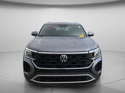 Used 2024 Volkswagen Atlas Cross Sport SE FWD image 3