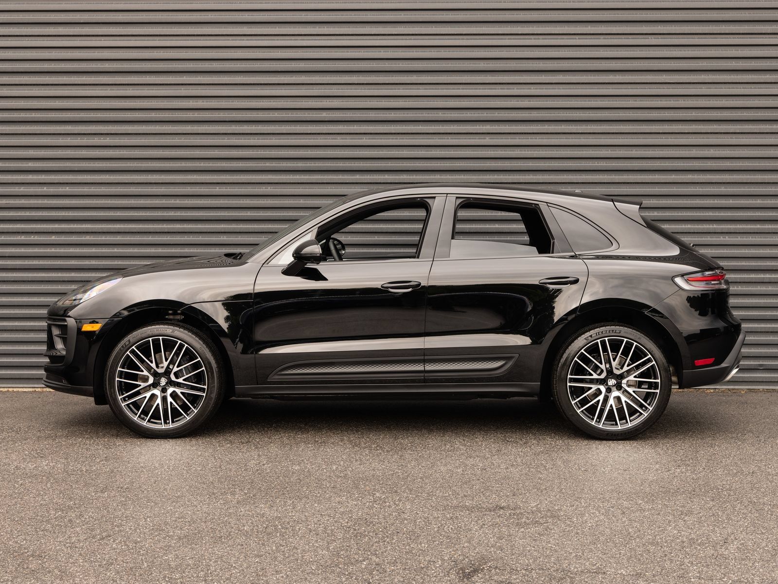 Certified 2026 Porsche Macan AWD/4WD image 2