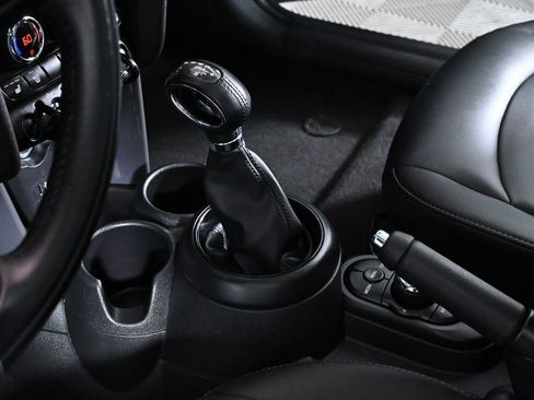 Used 2019 MINI Cooper 4-Door Hardtop w/ Signature Upholstery Package image 20