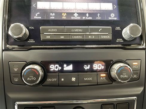 Used 2023 Nissan Titan SV w/ SV Convenience Package image 18