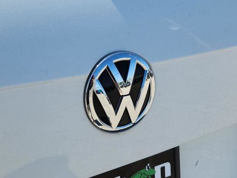 Used 2020 Volkswagen Tiguan S image 9