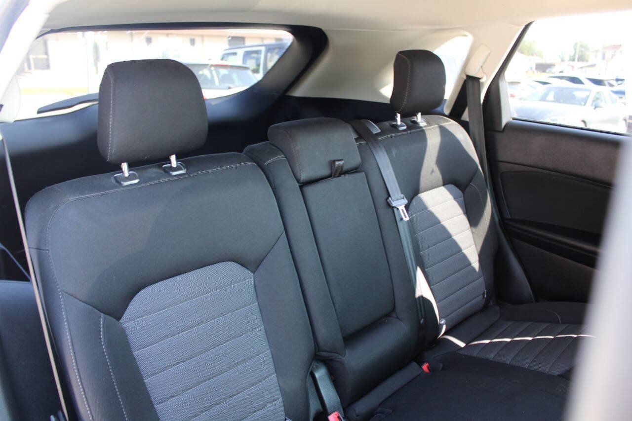 Used 2018 Ford Edge SE FWD image 11