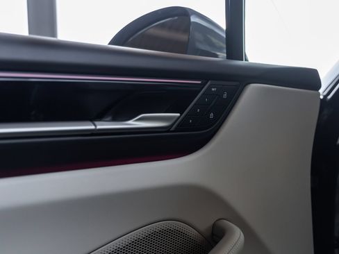 New 2025 Porsche Macan 4S Electric AWD/4WD image 22