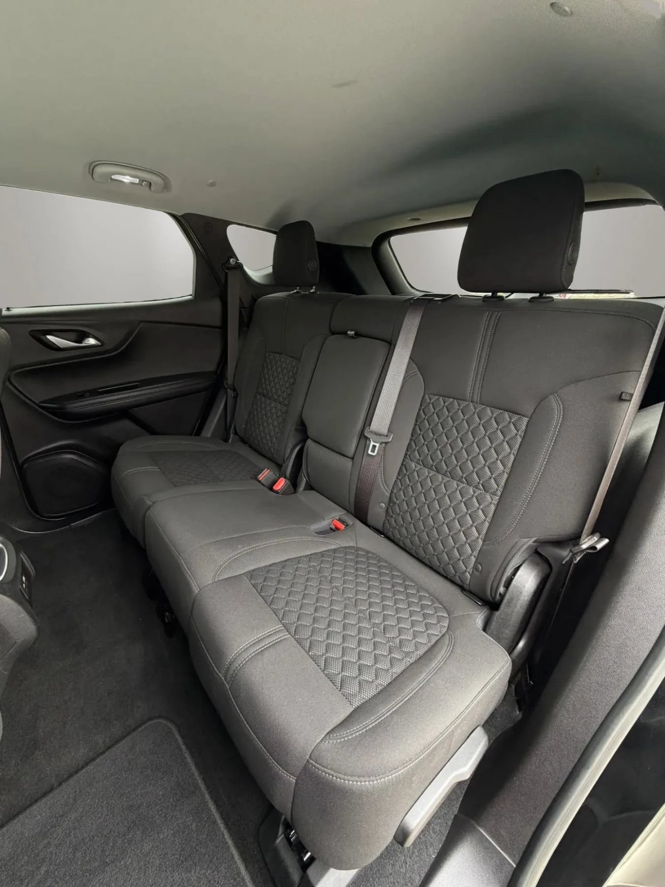 Used 2020 Chevrolet Blazer LT FWD image 13