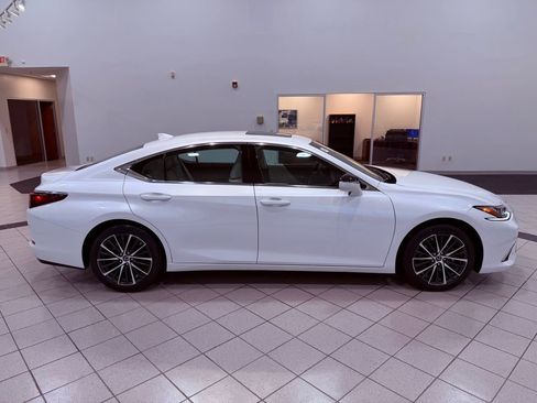 Certified 2025 Lexus ES 350 w/ Premium Package image 8