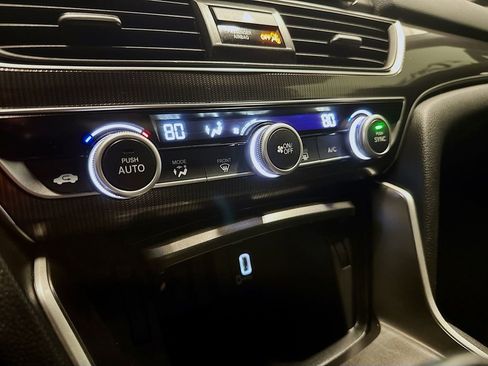 Used 2018 Honda Accord Sport image 18