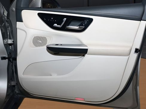 Used 2023 Mercedes-Benz GLC 300 image 19